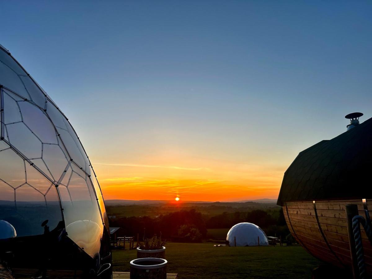 Hotel Deerstone Glamping-Pinhaw Beacon Dome Hot Tub Earby Esterno foto