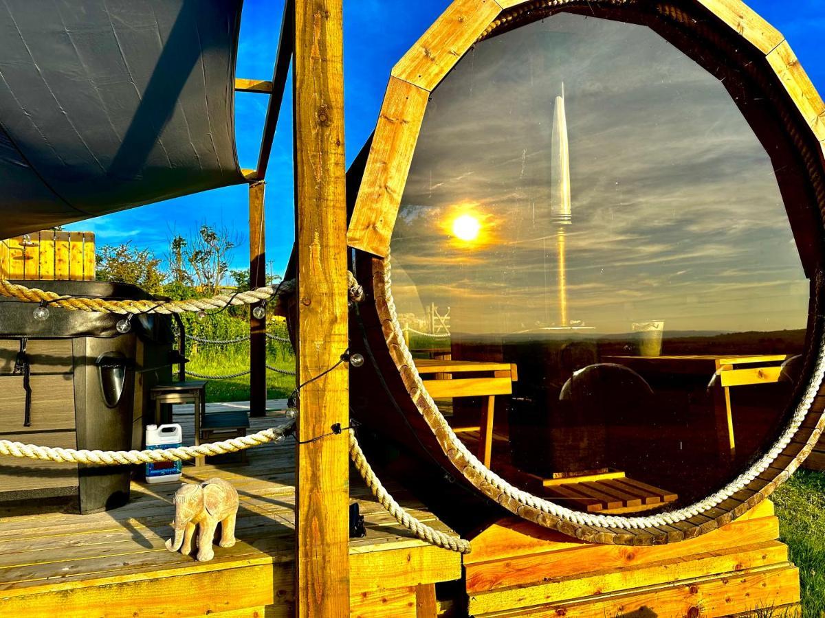 Hotel Deerstone Glamping-Pinhaw Beacon Dome Hot Tub Earby Esterno foto