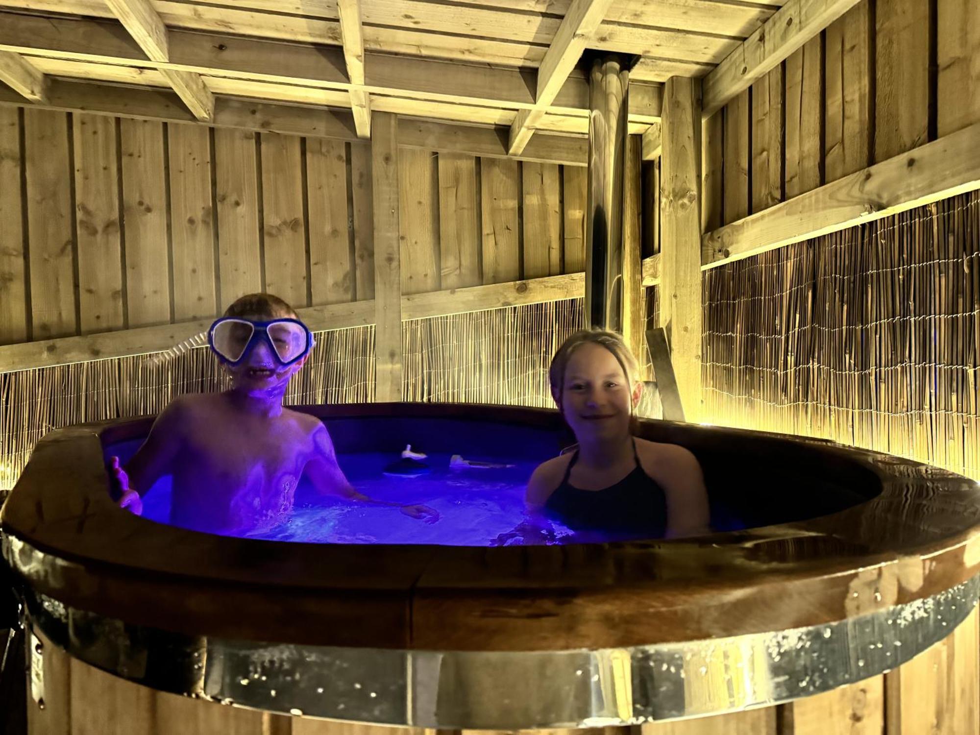 Hotel Deerstone Glamping-Pinhaw Beacon Dome Hot Tub Earby Esterno foto